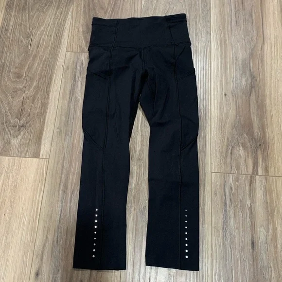 LULULEMON 🍋 retails $118 Fast and Free Hi Rise NuLux CropLeggings - size 2 - Picture 2 of 3